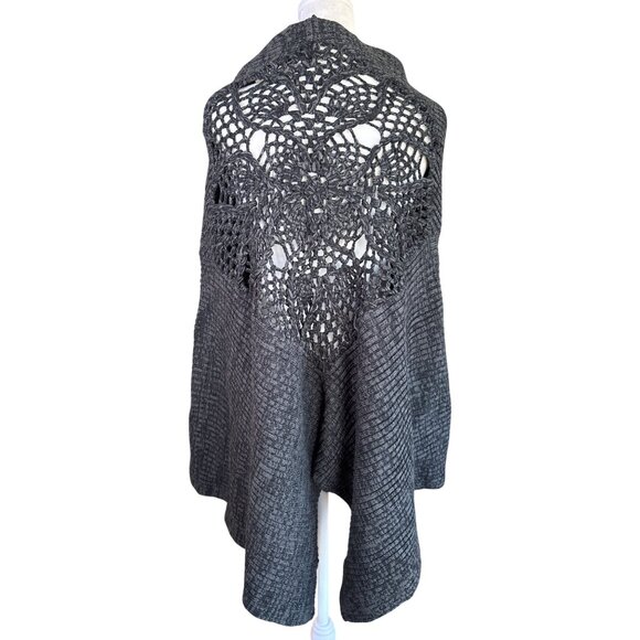 Free People Crochet Poncho Cape Heather Gray 100%‎ Acrylic Boho Toasty O/S - Picture 6 of 10